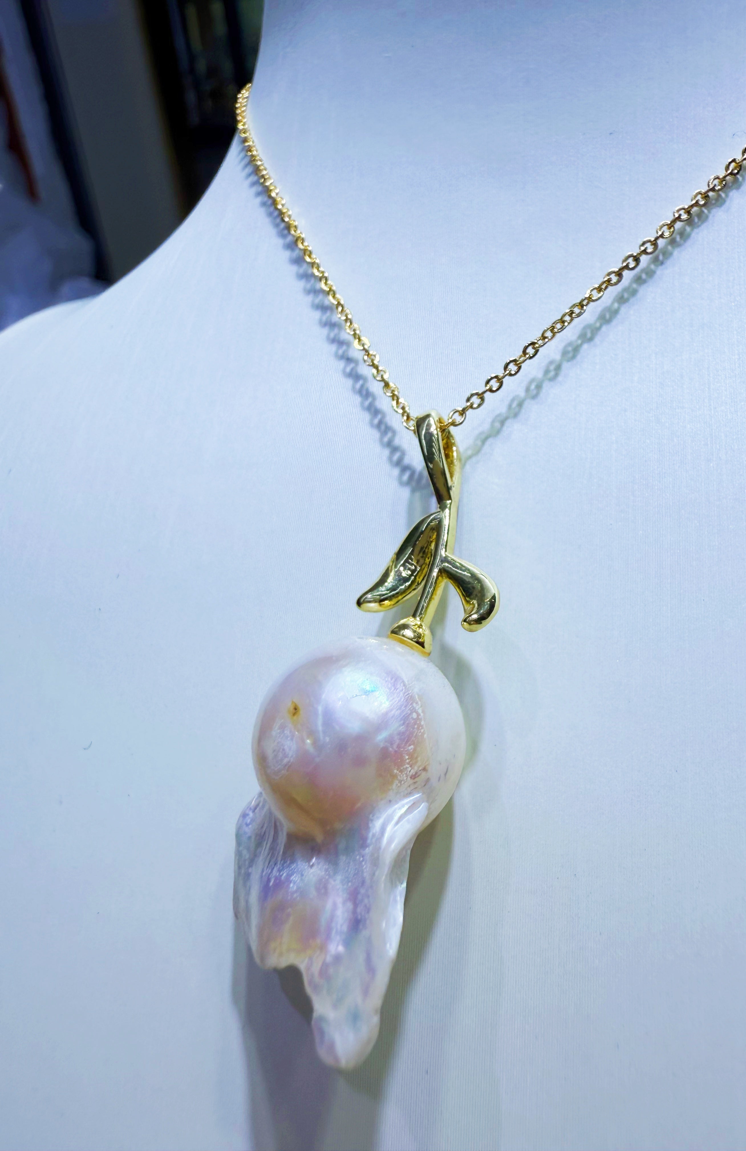 Natural Freshwater Baroque Pendant