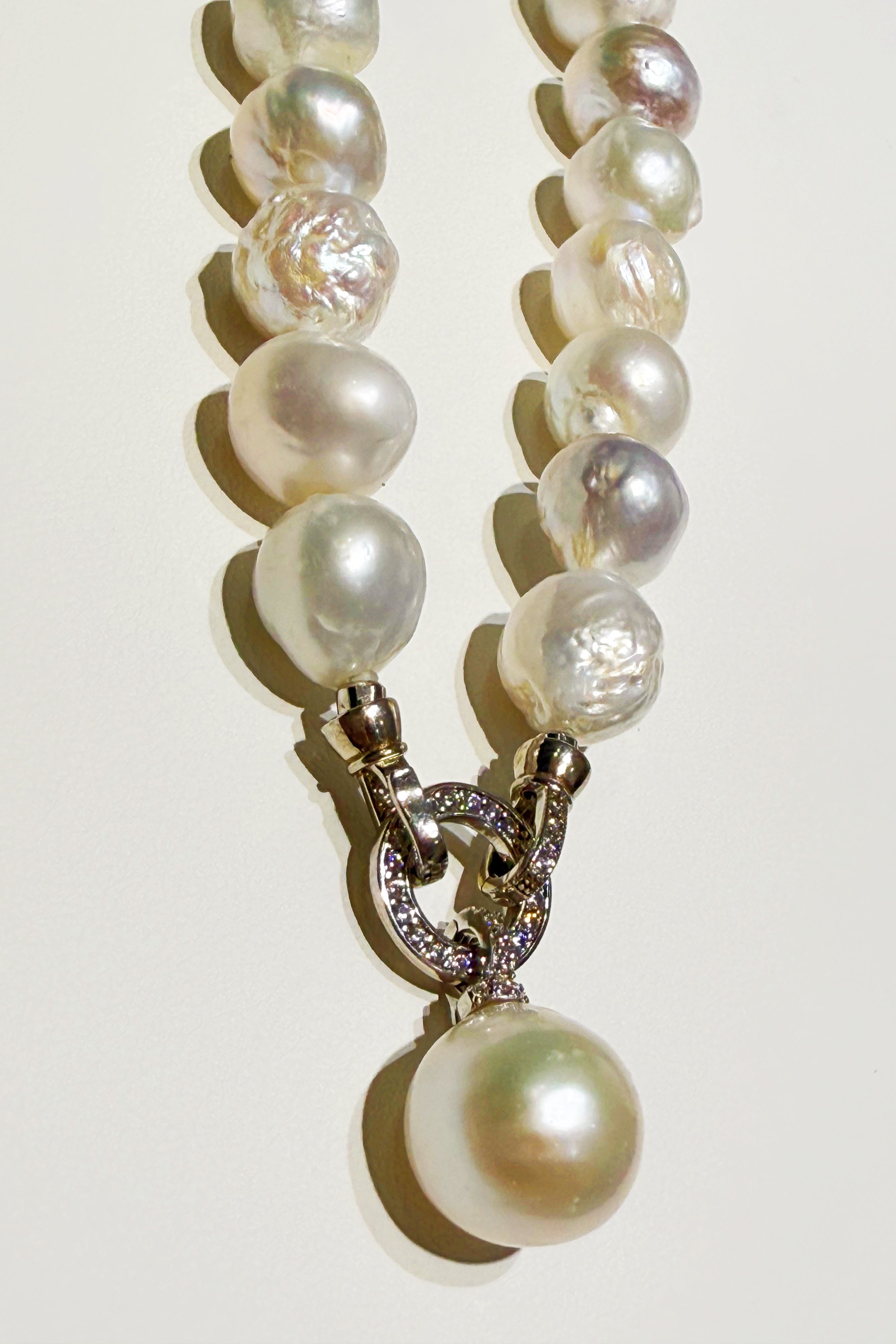 Blue Snow Luminous Retro Baroque Necklace