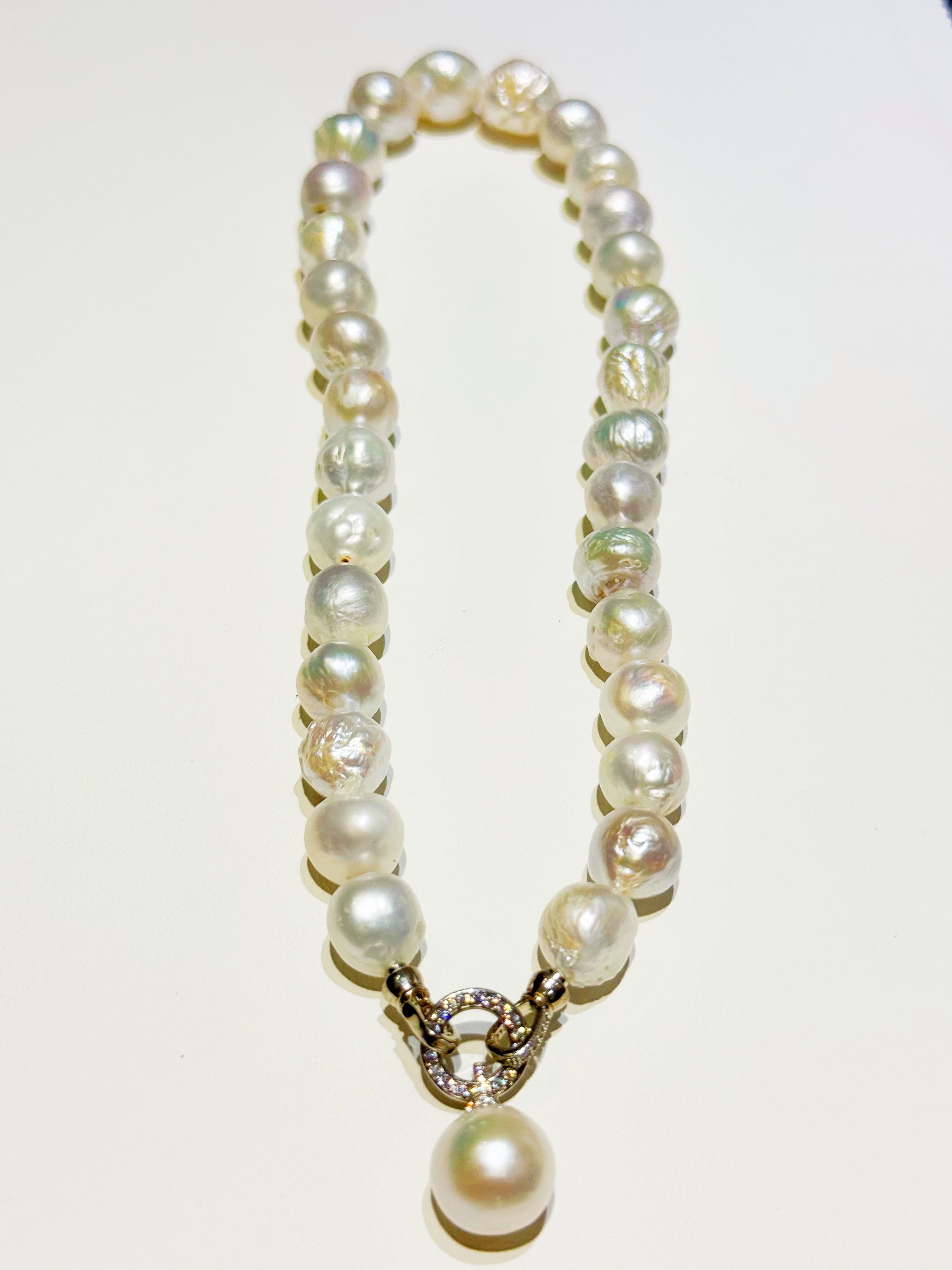 Blue Snow Luminous Retro Baroque Necklace