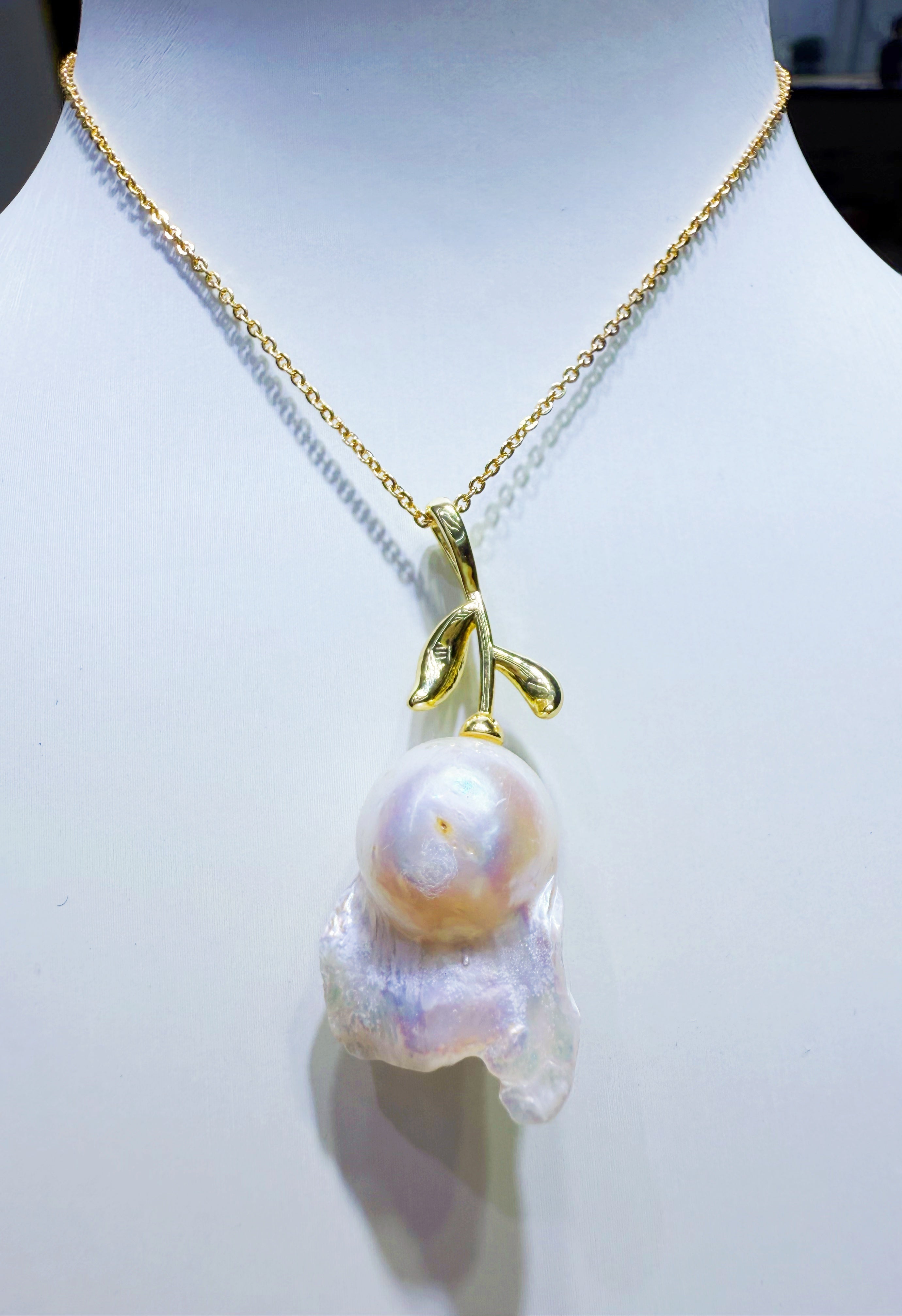 Natural Freshwater Baroque Pendant