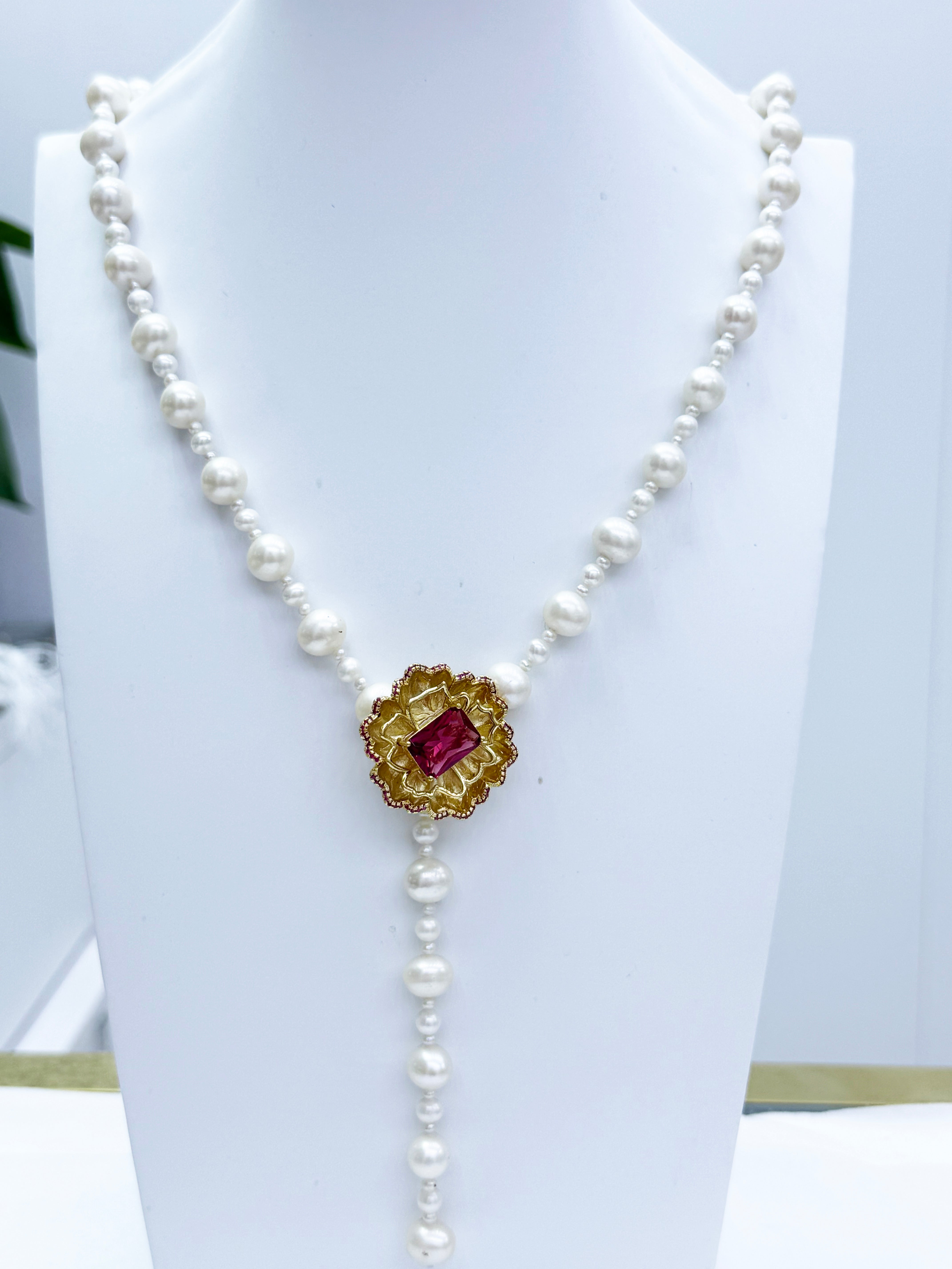 Gold-Cast Lotus Pearl Sweater Chain