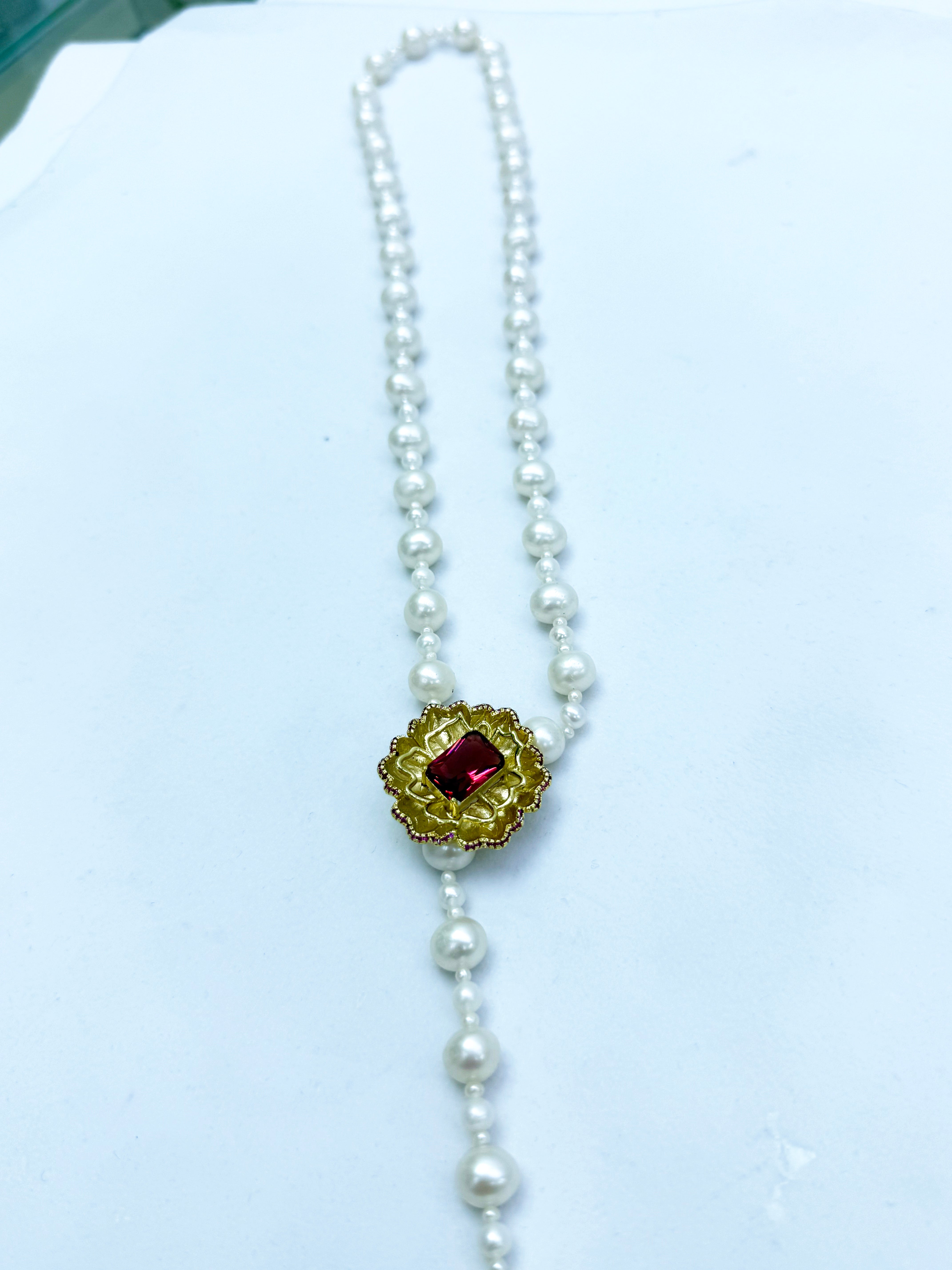 Gold-Cast Lotus Pearl Sweater Chain