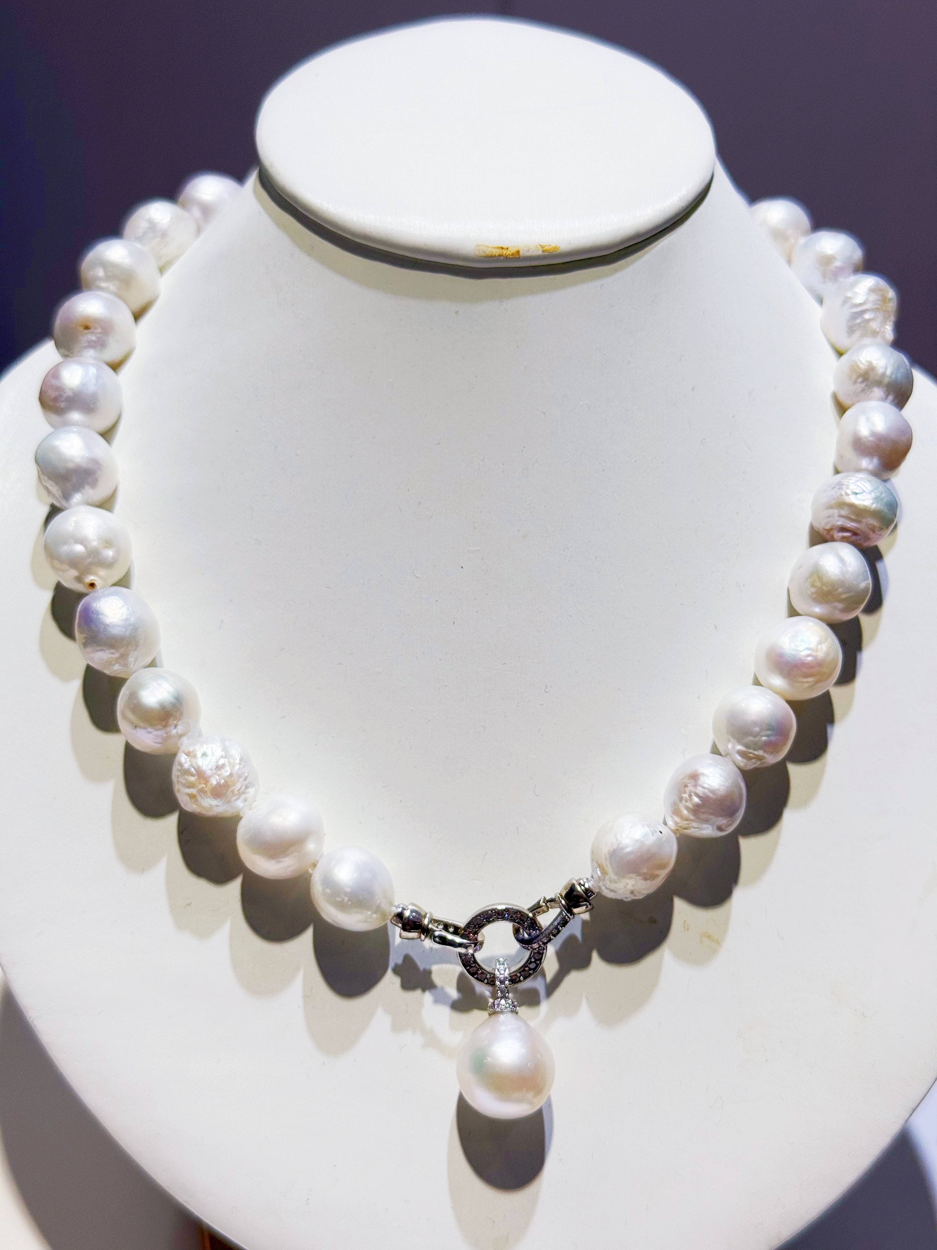 Blue Snow Luminous Retro Baroque Necklace